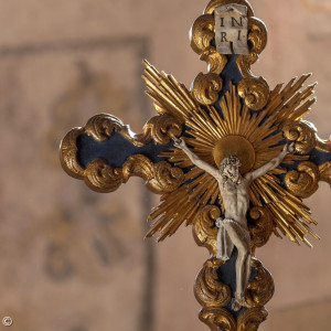 Anschnitt Kreuz in der Dreifaltigkeitskirche